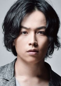 風間千景役＝鈴木勝吾