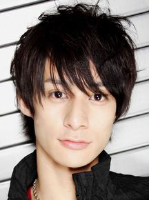 山崎 烝役＝高崎翔太