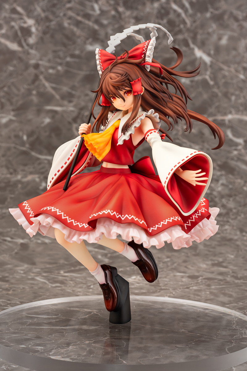 ふわりと舞う髪やフリルの造形は必見 東方project 霊夢が唖采弦二ver でフィギュア化 ライブドアニュース