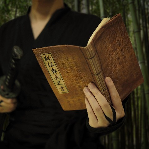 魔法陣ポーチ や 魔導書ブックカバー 秘伝書ブックカバー など厨二心くすぐられるアイテムをチェック Pash Plus