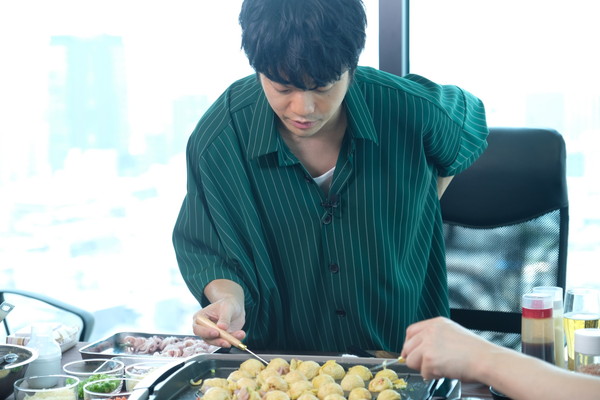 暗殺教室 福山 潤 原作者 松井優征がたこ焼きを囲みながら対談 殺せんせー誕生秘話など気になる話題が満載 Pash Plus