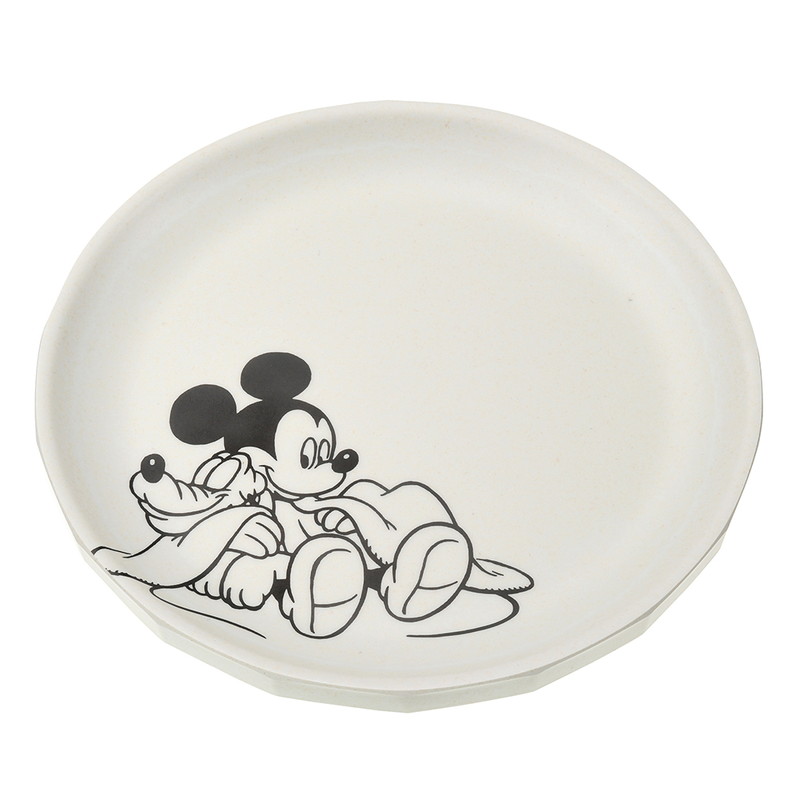 ディズニーストアにアウトドア商品が登場 Outdoorproducts Logos との共同企画 Pash Plus