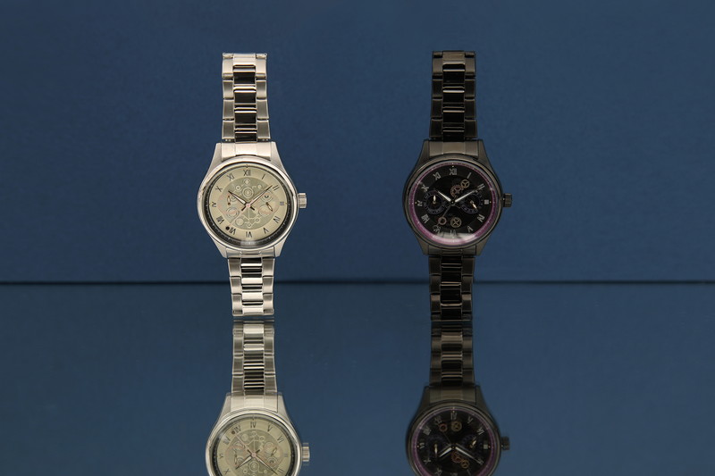 まど マギ アルティメットまどか 悪魔ほむらの腕時計などが予約開始 白と黒の対比が美しいデザイン Pash Plus